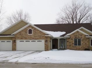 515 Leisgang Ct, Seymour, WI 54165