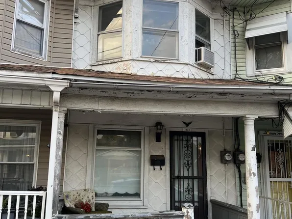 1323 W Spruce St, Coal Township, PA 17866