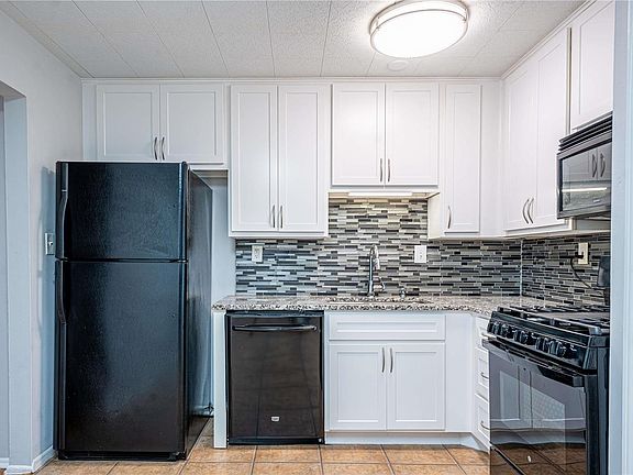 3rd image of 6817 Thurston Ave