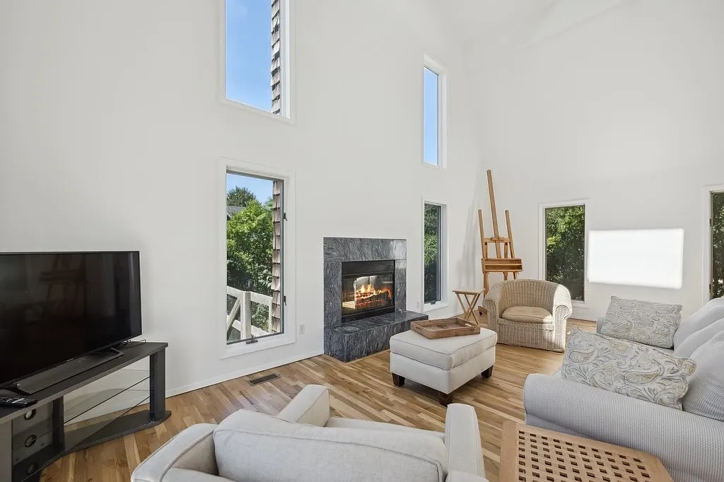 Southampton Year Round Rental South of the Highway Near Village — Photo 4
