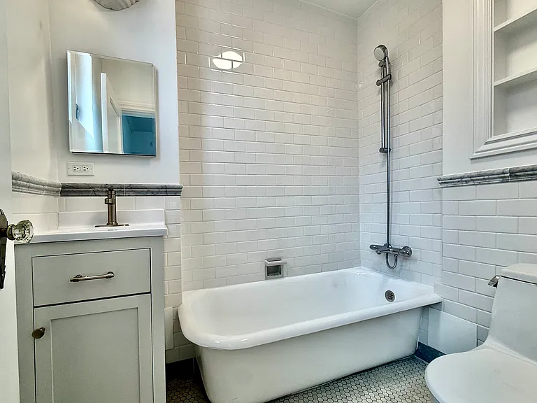 2360 Pacific Ave #302 — Photo 18
