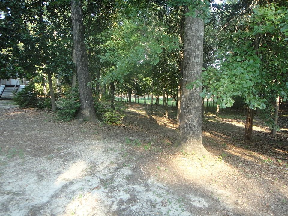 2nd image of 890 Lake Front Dr