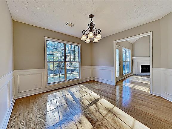 2nd image of 535 Peachtree Parc Ct