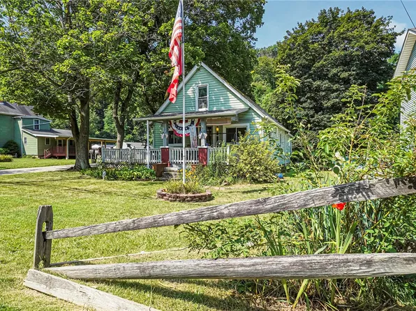 73 McGovern Blvd, Crescent, PA 15046