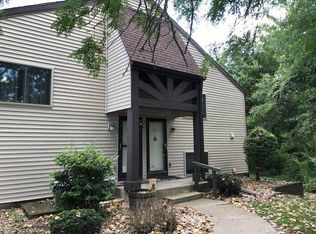 1264 Millpond Rd, Valparaiso, IN 46385