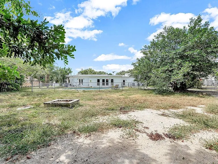 2415 Pierce St #- — Photo 27