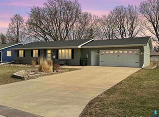 818 S Albert St, Freeman, SD 57029