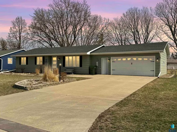 818 S Albert St, Freeman, SD 57029