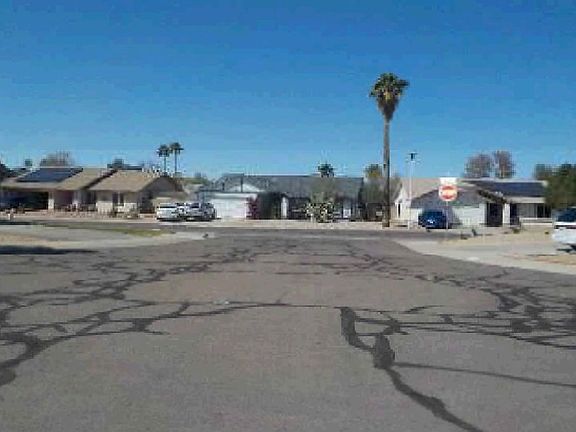 Exterior Neighborhood (street photo)