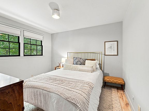 5th image of 609 Rosebank Ave #C