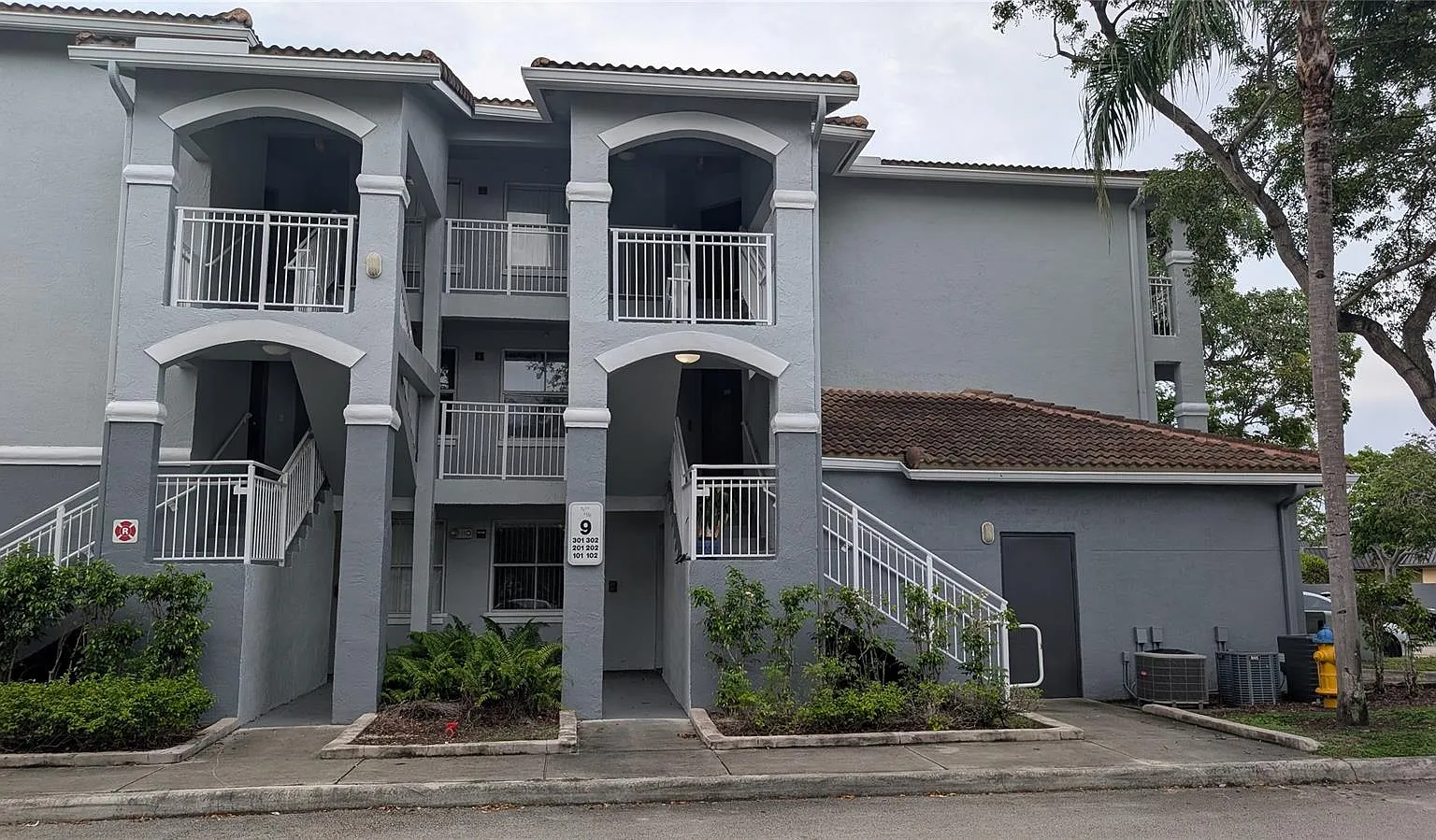 2 bed, 1200 sqft, $2,500 — Photo 1