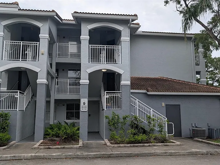 150 NW 96th Ave — Photo 1
