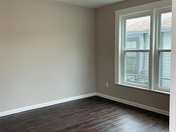 3rd image of 211 E Sterling St APT 4