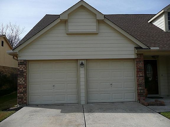 3rd image of 301 Thistlewood Ct
