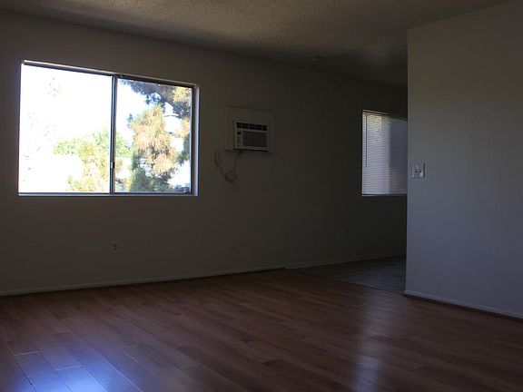 3rd image of 124 W Wabash St APT 4
