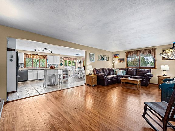 3rd image of 189 Ridge Rd