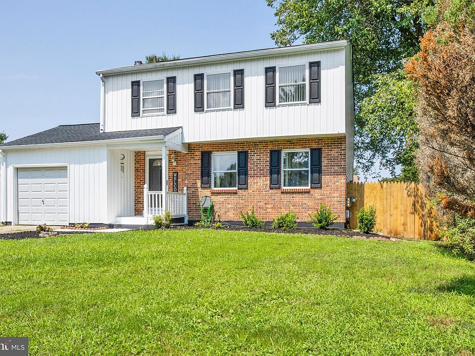 1st image of 8 Manston Manor Ct