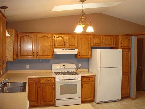 3rd image of 910 Westwood Ct