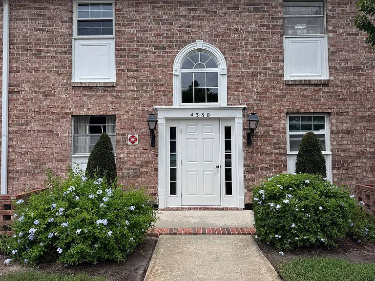 4380 Lake Underhill Rd — Photo 1