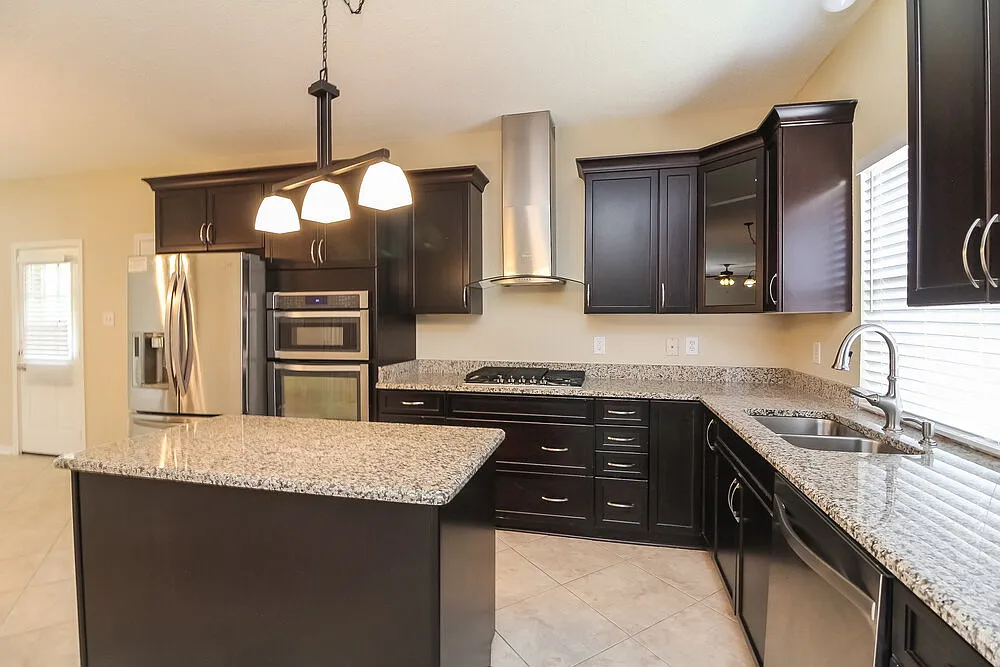 4 bed, 2.5 bath, 2436 sqft, $3,270 — Photo 4