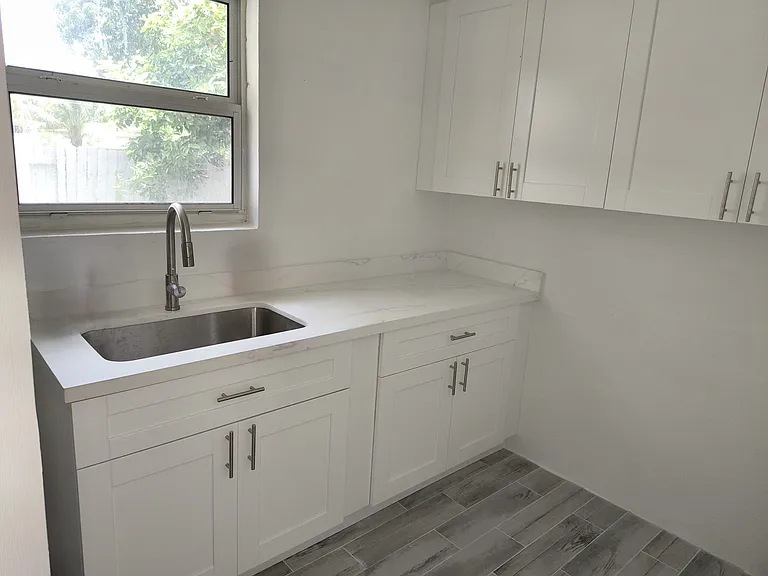 650 Campus Cir — Photo 39