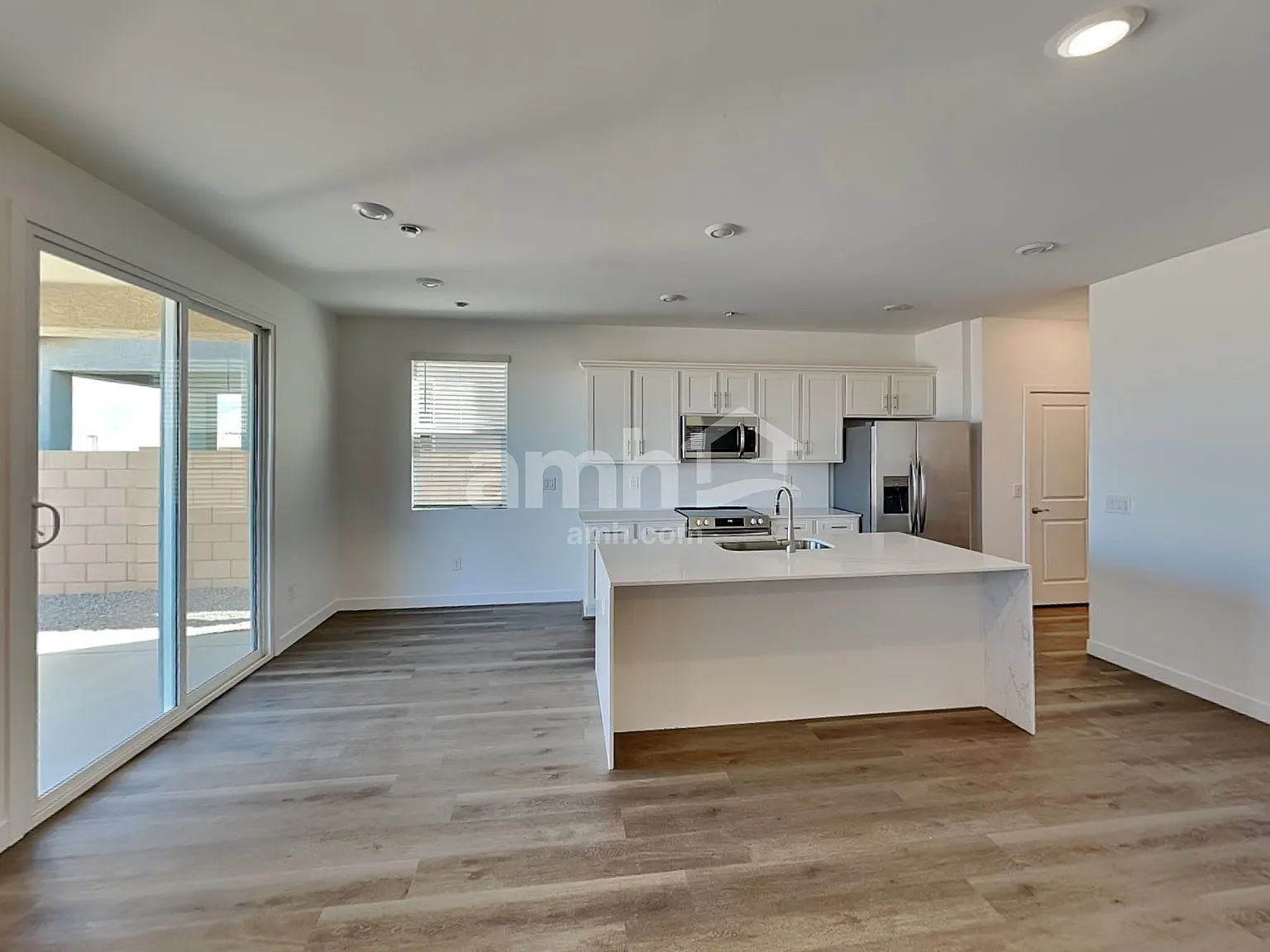 3 bed, 2.5 bath, 1808 sqft, $2,120 — Photo 3