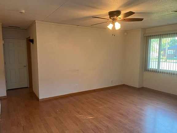 3rd image of 1607 N Rockton Ave