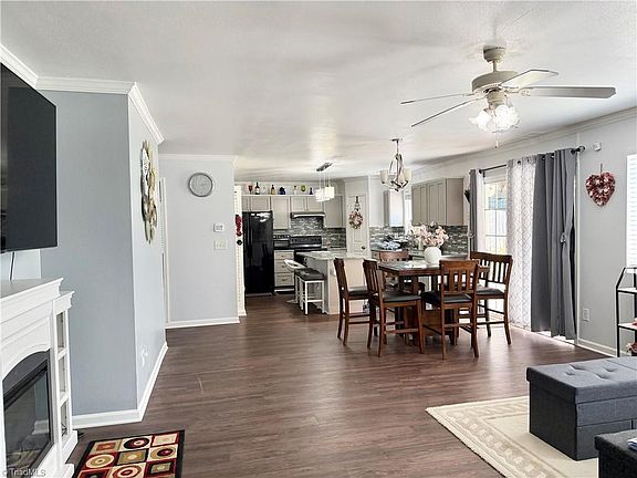 3rd image of 1620 Plesney Way