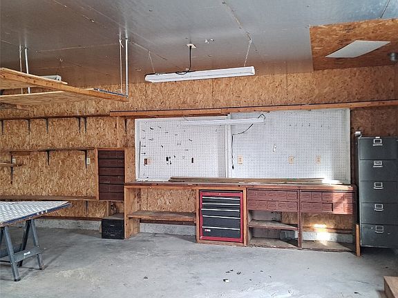 5th image of 819 N Rogers Ave