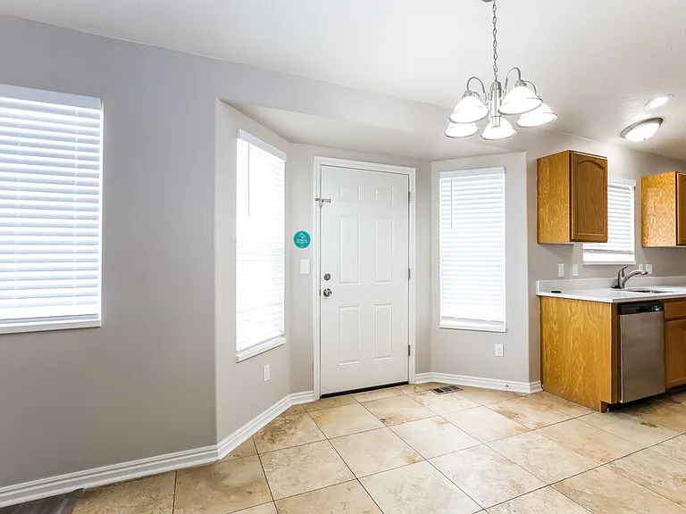 1116 N Mustang Ln — Photo 6