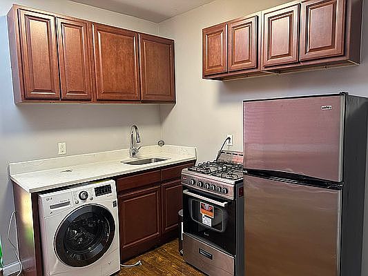 4th image of 235 E 111th St APT 1