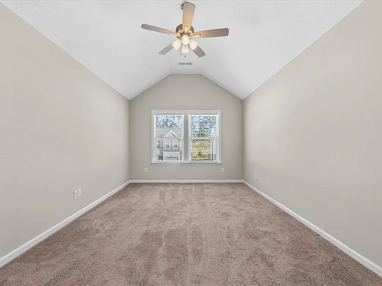 1071 Linsmore Ave — Photo 16