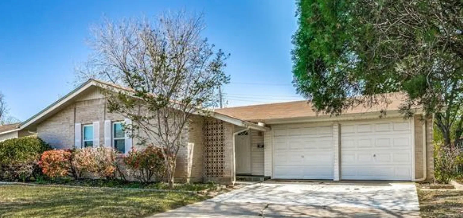 3 bed, 1290 sqft, $2,400 — Photo 1