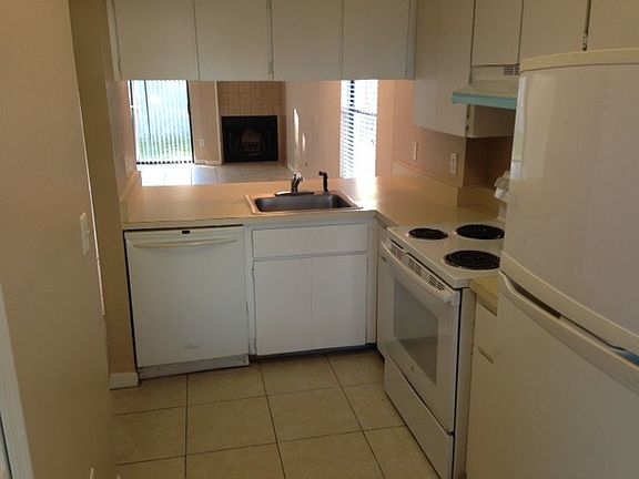 3rd image of 924 Andy St #924