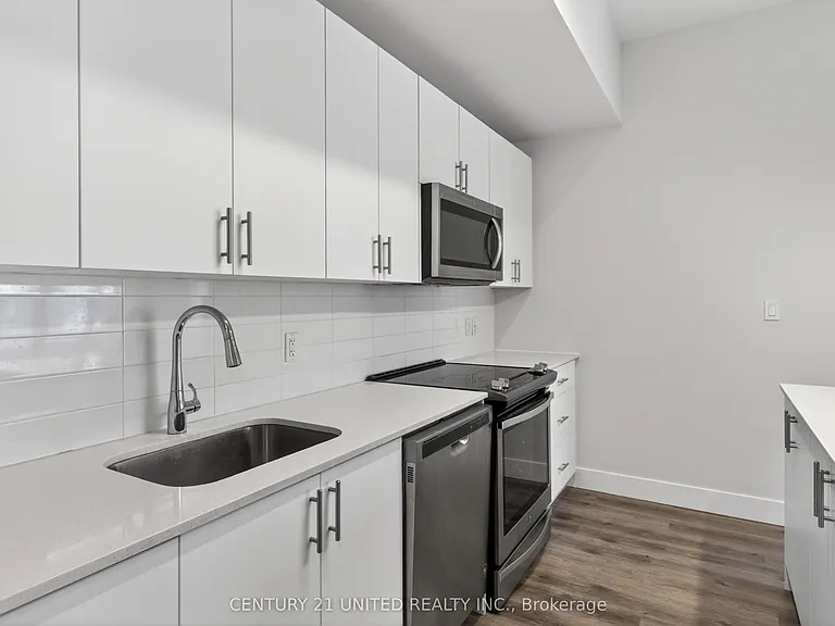 475 George St N #202 — Photo 4