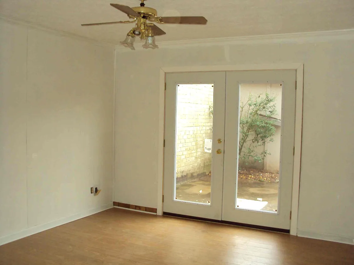 Building Photo - 360 Winding River Dr