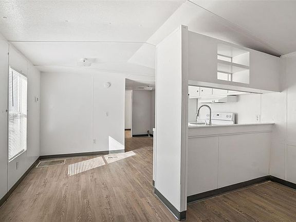 3rd image of 9342 Labelle St