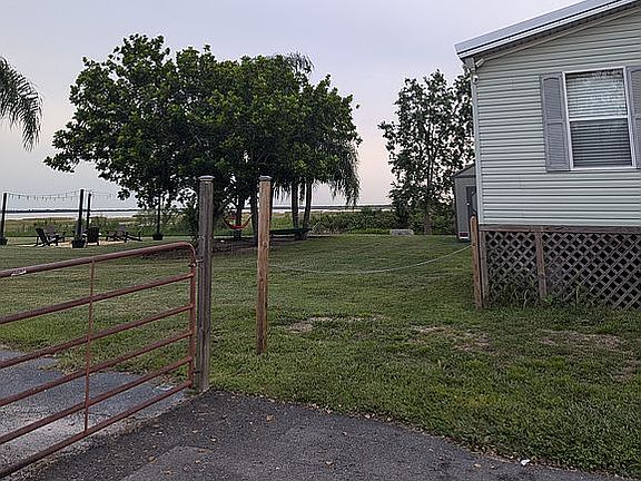 3rd image of 252 Lakeside Dr #252