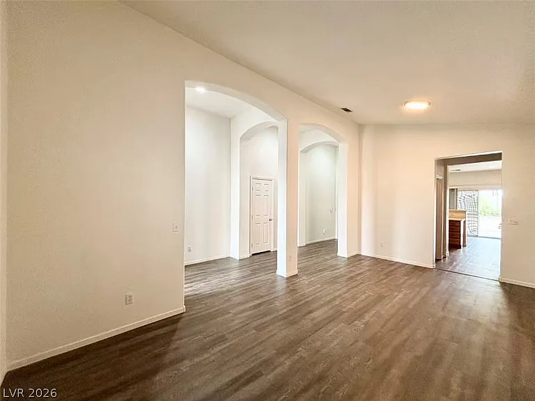 1626 W Hammer Ln — Photo 3