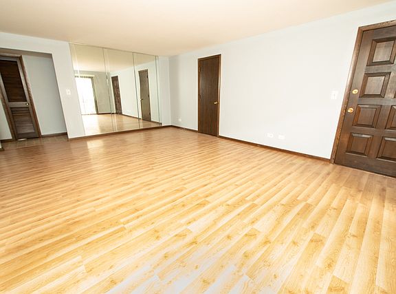 2nd image of 5020 N Austin Ave APT 1J