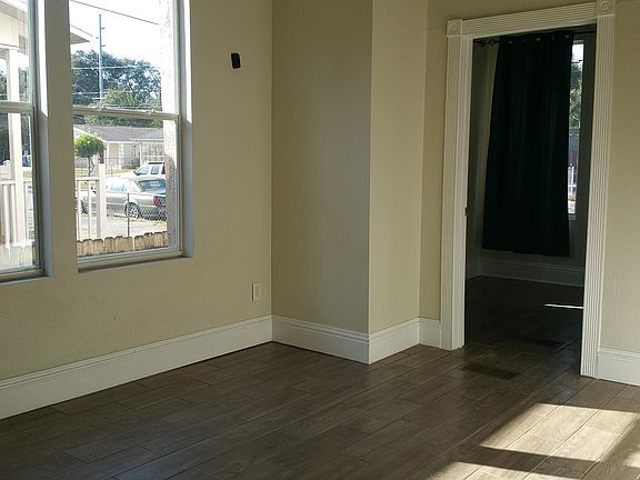3rd image of 218 W Woodlawn Ave APT 1
