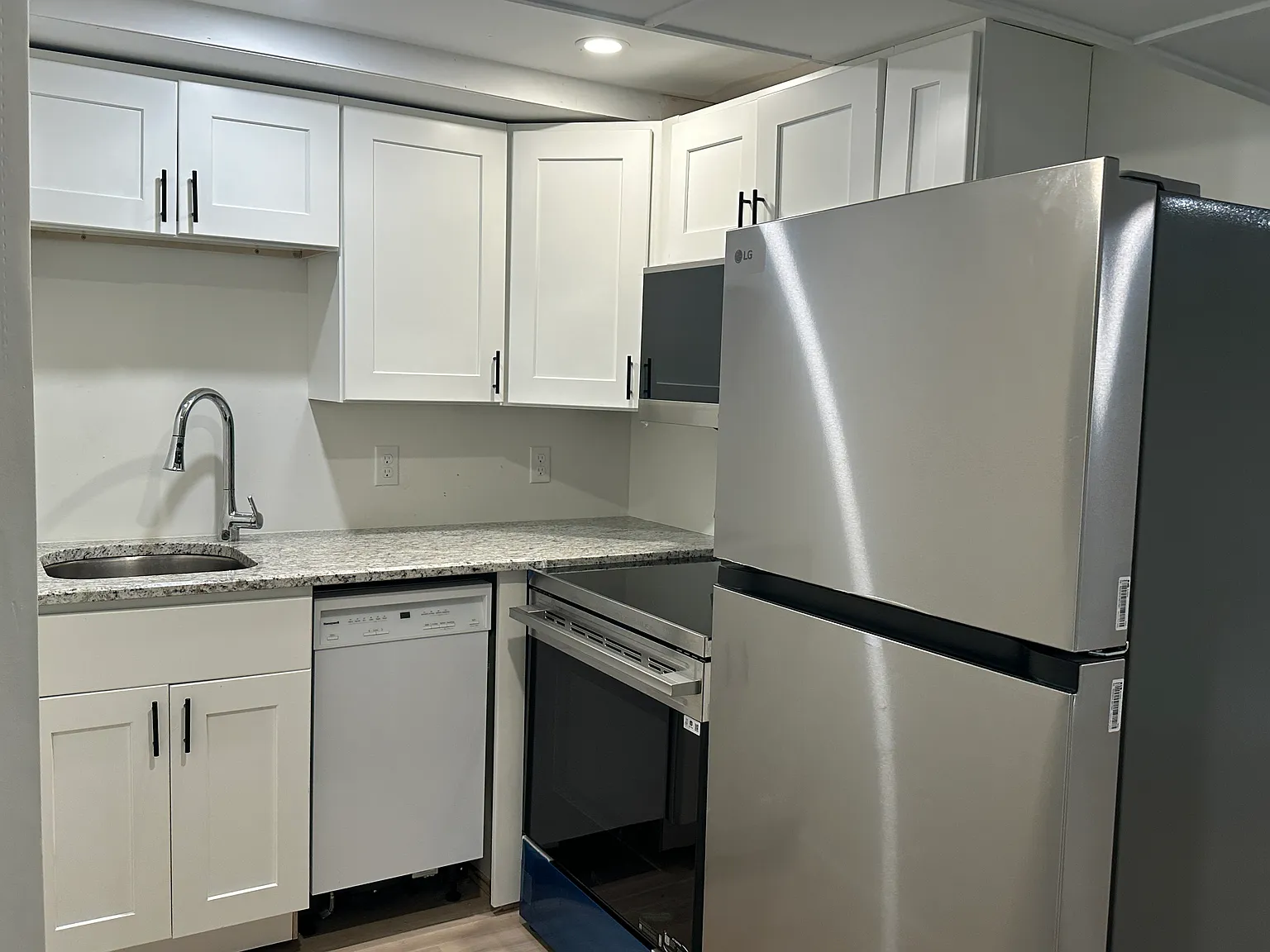 Studio, 225 sqft, $1,125 — Photo 4