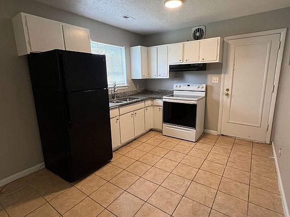 4th image of 907 Garywood Pl
