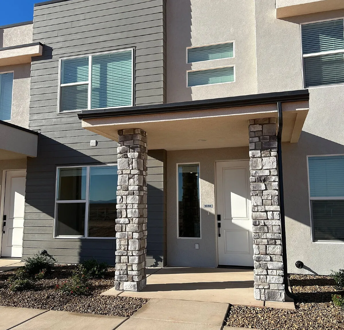 3 bed, 2.5 bath, $2,100 — Photo 1