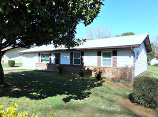 121 Lynwood Ln, Oak Ridge, TN 37830
