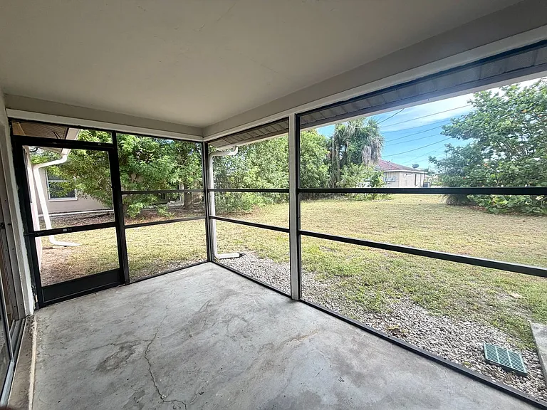 712 SW 3rd Ct — Photo 18