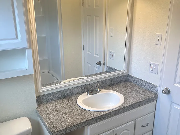 516 NW Forest St — Photo 23