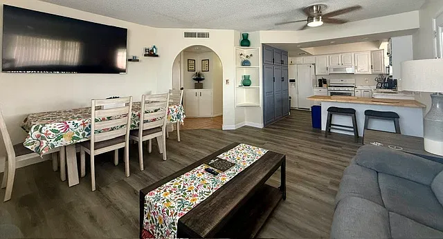 2 bed, 1286 sqft, $1,795 — Photo 2