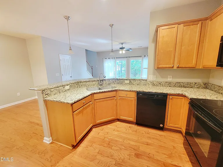 7248 Racine Way — Photo 10