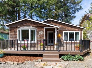 572 N Hemlock St, Cannon Beach, OR